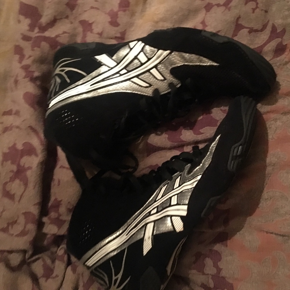 Wrestling shoes